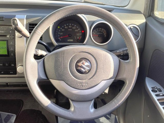 �y�����v�����X�e�A�����O�z�㎿�Ȋv���g�p���邱�ƂŁA��ɂ����������݂ƂĂ��^�]���₷���n���h���ł���