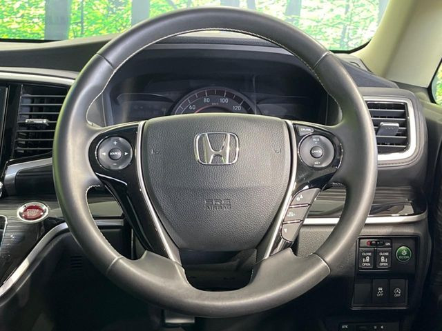 【クルーズコントロール】高速道路もラクラク走行。アクセルを離しても一定速度で走行ができ、長距離運転時の負担を軽減!加速・減速も簡単なスイッチ操作で調整できます。