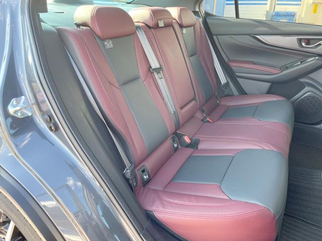 後部座席も気になるようなキズ・汚れやへたり等、大きなダメージはなく、良好な状態です。