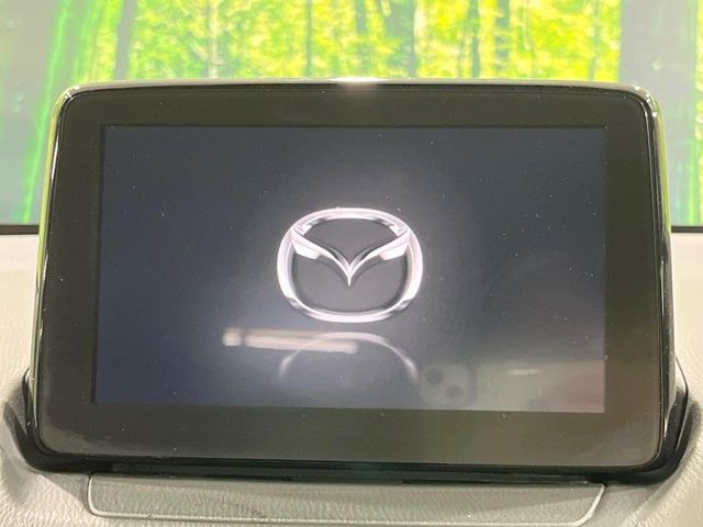 �y7�C���`�}�c�_�R�l�N�g�z�ԓ��̕��͋C�Ƀ}�b�`������^�̃f�B�X�v���C�B�X�}�z�ڑ��ł̃i�r�g�p��Bluetooth�Đ����A�l�X�ȋ@�\���y���߂܂��B�����I�ȃ_�C�������삪�\�ŁA�g��������ǍD�ł��B