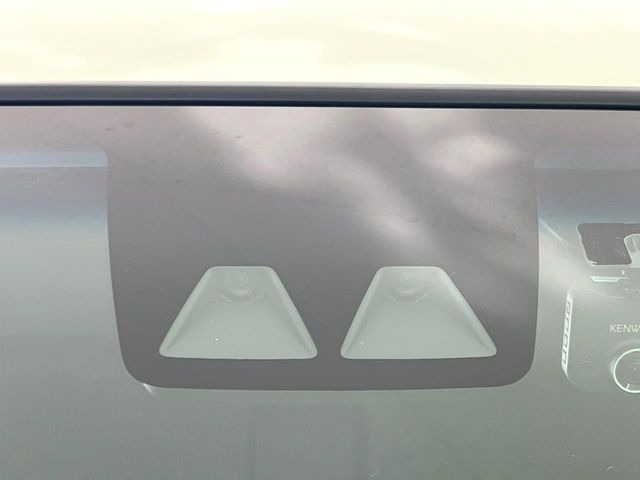 �y�X�}�[�g�A�V�X�g�z���s���ɑO���̎ԗ�����F�����A�Փ˂������Ȏ��͌x��ƃu���[�L�ŏՓˉ���Ɣ�Q�y�����A�V�X�g�B�����S�Ƀh���C�u�����y���݂��������܂��B