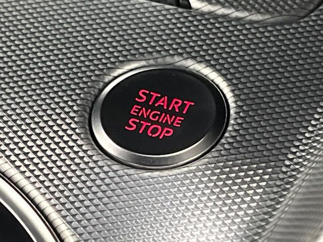 ●アドバンストキー(スマートエントリー機能):キーを身につけるだけでドアを解錠できる機能。エンジン始動もボタンを押すだけです。