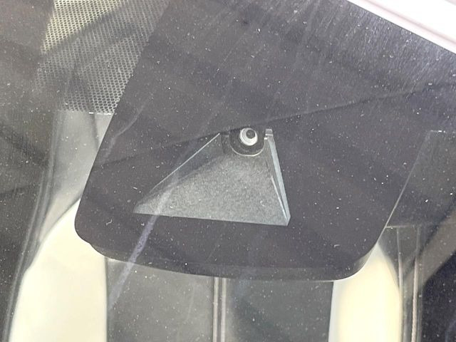 【トヨタセーフティセンス】走行中に前方の車両等を認識し、衝突しそうな時は警報とブレーキで衝突回避と被害軽減をアシスト。より安全にドライブをお楽しみいただけます。