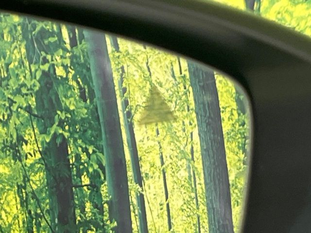 �y�u���C���h�X�|�b�g���j�^�����O�z���s���A�h�A�~���[�̎��p�ɂȂ�₷���ӏ��Ɍ㑱�Ԃ��ڋ߂���ƃT�C�h�~���[�t�߂Ɍx����\���A�h���C�o�[�ɒ��ӊ��N�����Ă���܂��B