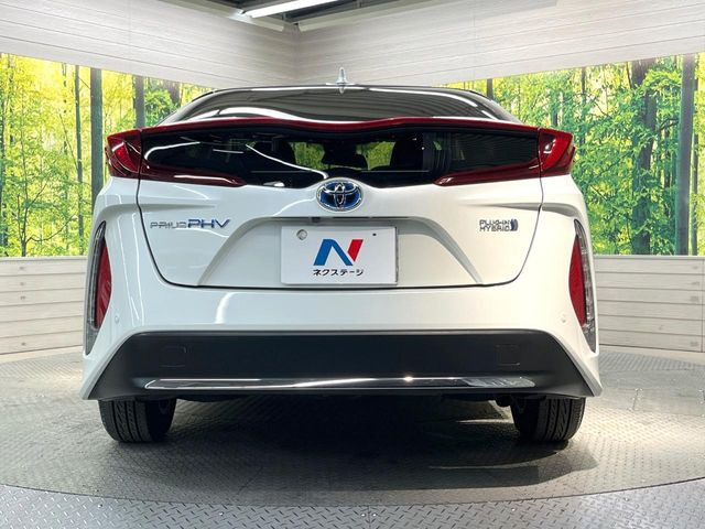 安心の最長10年・走行無制限保証(有償)をご用意。保証内容も充実はもちろん、無料点検&オイル交換や、年中無休の全国・24時間ロードサービスも付帯されておりますのでご安心下さい。