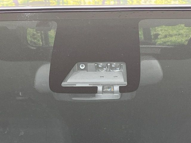 【トヨタセーフティセンス】走行中に前方の車両等を認識し、衝突しそうな時は警報とブレーキで衝突回避と被害軽減をアシスト。より安全にドライブをお楽しみいただけます。