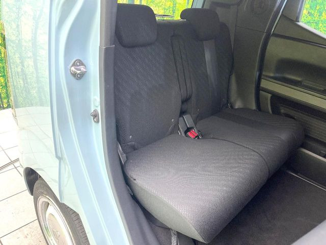 後部座席も気になるようなキズ・汚れやへたり等、大きなダメージはなく、良好な状態です。