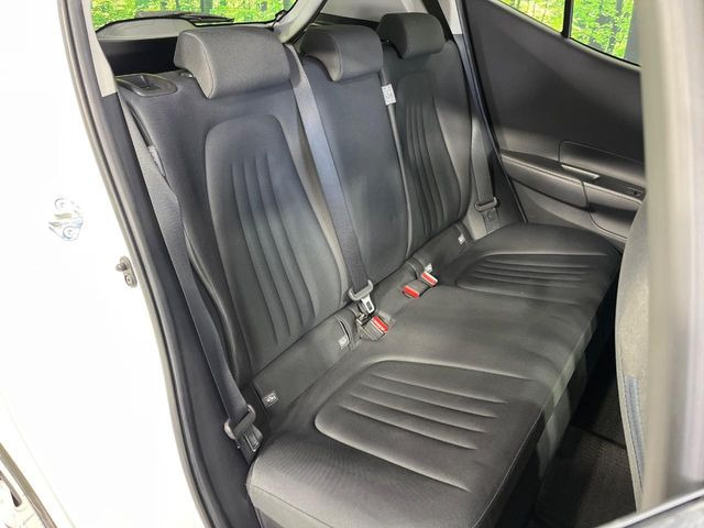 後部座席も気になるようなキズ・汚れやへたり等、大きなダメージはなく、良好な状態です。