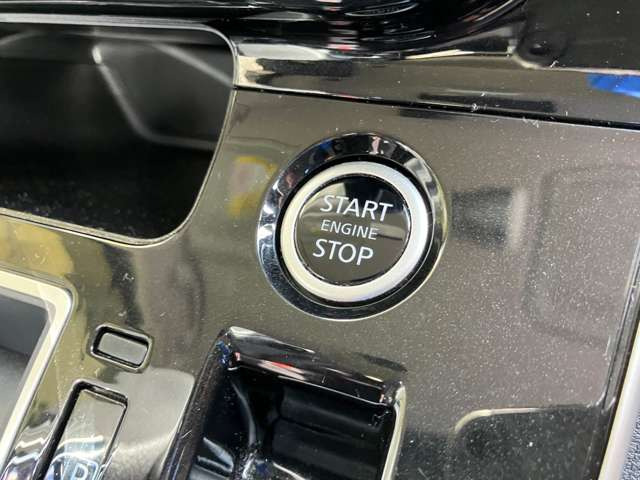 ★プッシュスタートシステム★エンジンスタートは最近はやりのプッシュスタート!鍵を車内に持ち込めばシリンダーに差し込まなくともボタン1つでエンジンがかかる★