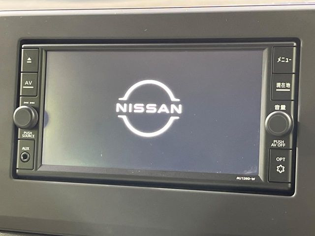 【純正ナビ】人気の純正ナビを装備しております。ナビの使いやすさはもちろん、オーディオ機能も充実!キャンプや旅行はもちろん、通勤や買い物など普段のドライブも楽しくなるはず♪