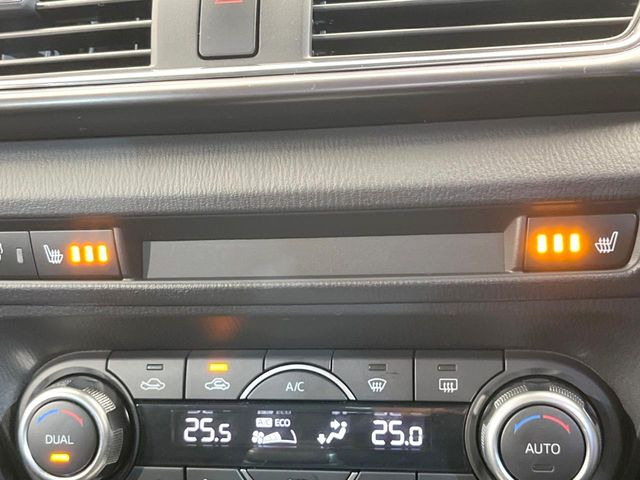 【シートヒーター】寒い日に重宝するシートヒーター!エアコンより早く温まってくれるので寒がりの人も安心ですね♪エアコンの温風は乾燥するから苦手、という方にもをおすすめです。