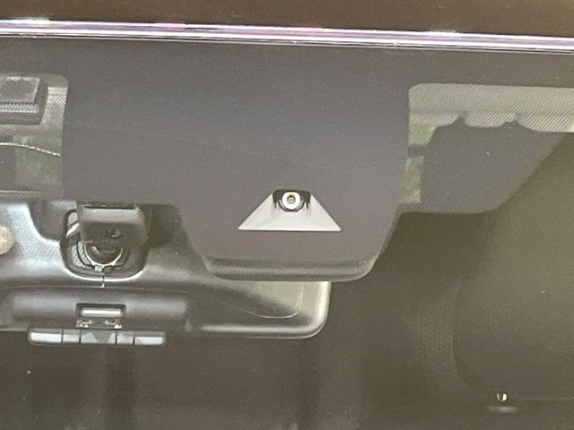 【プロパイロット】高速道路での長距離走行が楽に!!渋滞時と巡回走行のシーンで、アクセル・ブレーキ・ステアリングを自動で制御し、長距離運転の負担を軽減してくれます♪