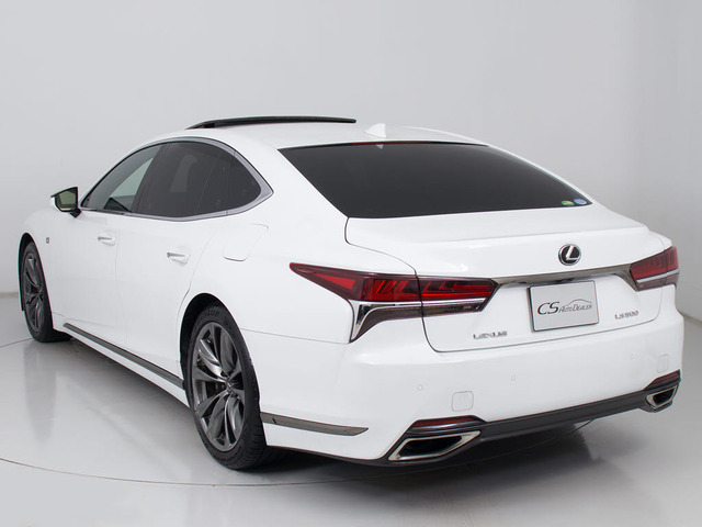 ★クリアランスソナー(前後コーナーセンサー)が付いています!フロント&リアにセンサーがあり、障害物に近づくと警告音が鳴り、更にはマルチ画面上にも表示されます!すごく便利な人気装備です!!