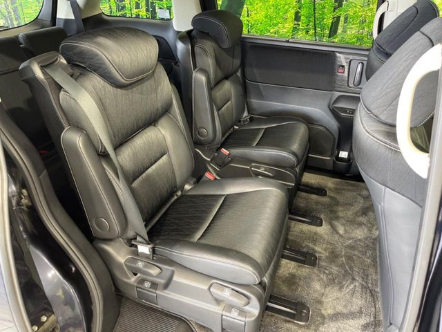 【オットマン付セカンドシート】足を延ばしてリラックスしたいときに便利なオットマン!ロングドライブや仮眠の際にもゆったり快適にお過ごしいただけます♪