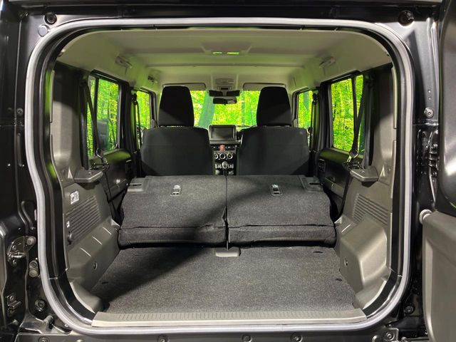 ���i�̂���������ʋ΁A���}���ɏ\���ȉ׎��X�y�[�X���m�ۂ��Ă���܂��B�Z�J���h�V�[�g��|���ƁA�傫�ȉו��̐ύڂ��\�ł���