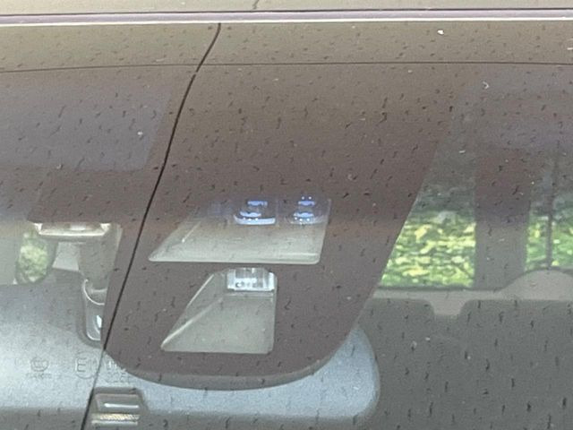 【シティブレーキアクティブシステム】低速走行中に前方の車両等を認識し、衝突しそうな時は警報とブレーキで衝突回避と被害軽減をアシスト。より安全にドライブをお楽しみいただけます。