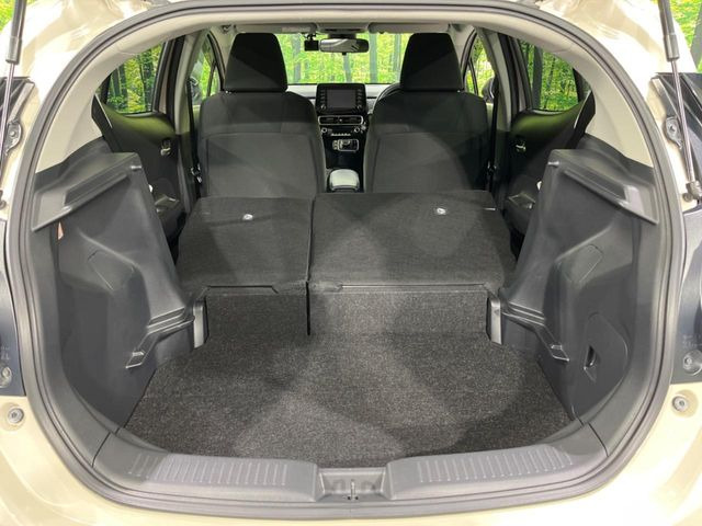 ���i�̂���������ʋ΁A���}���ɏ\���ȉ׎��X�y�[�X���m�ۂ��Ă���܂��B�Z�J���h�V�[�g��|���ƁA�傫�ȉו��̐ύڂ��\�ł���