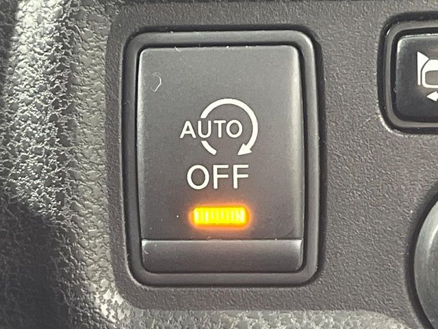 【アイドリングストップ】赤信号や渋滞で停車した際にエンジンを停止し、無駄な燃料の消費を抑えます。燃費向上や環境保護につなげる機能♪エンジンはブレーキを離せば再始動します。
