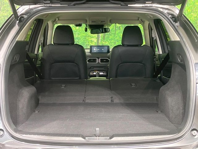 後席を格納すると、これだけの広さが!シーンに合わせたシートアレンジで、大きな荷物も積むことが出来ます♪