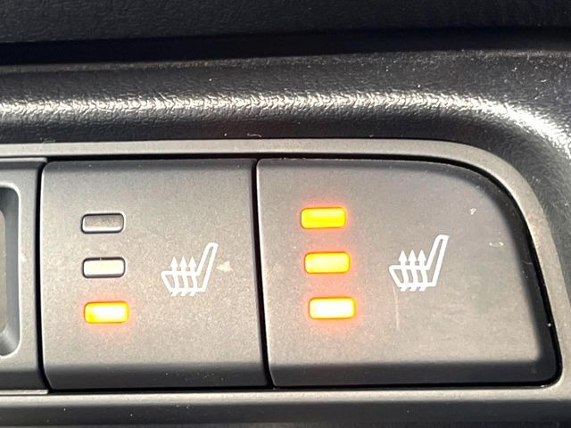 【シートヒーター】寒い日に重宝するシートヒーター!エアコンより早く温まってくれるので寒がりの人も安心ですね♪エアコンの温風は乾燥するから苦手、という方にもをおすすめです。