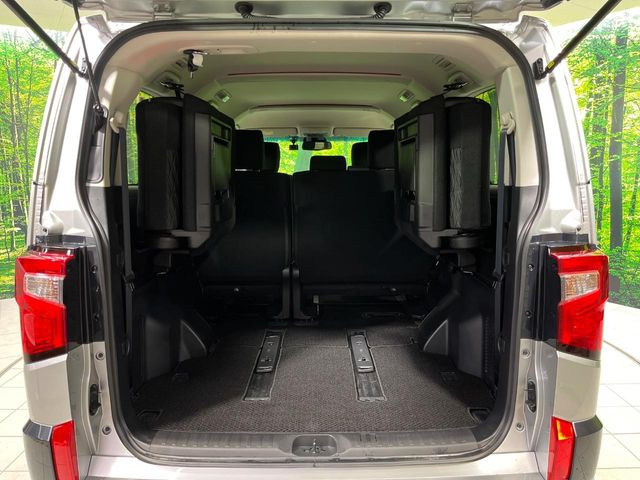 ���i�̂���������ʋ΁A���}���ɏ\���ȉ׎��X�y�[�X���m�ۂ��Ă���܂��B�Z�J���h�V�[�g��|���ƁA�傫�ȉו��̐ύڂ��\�ł���