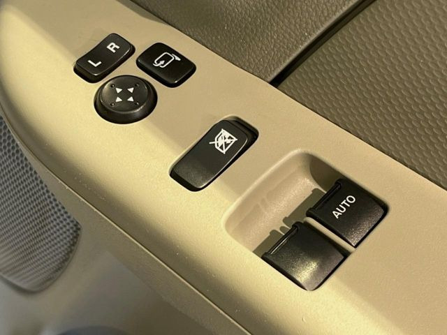 �y�d���i�[�~���[�z�T�C�h�~���[�͓d���i�[���ƂȂ��Ă���A�������ԏ�ł��L�Y�������X�N��}�����܂��B