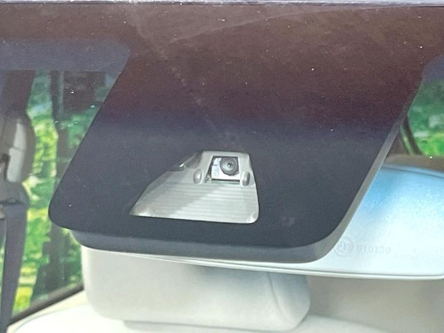 �y�X�}�[�g�A�V�X�g�z���s���ɑO���̎ԗ�����F�����A�Փ˂������Ȏ��͌x��ƃu���[�L�ŏՓˉ���Ɣ�Q�y�����A�V�X�g�B�����S�Ƀh���C�u�����y���݂��������܂��B