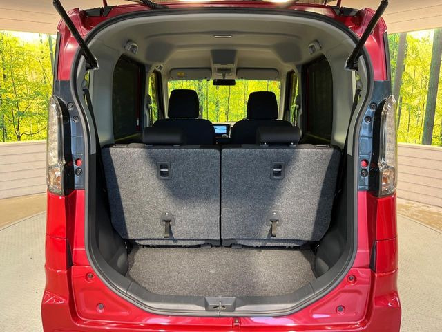 ���i�̂���������ʋ΁A���}���ɏ\���ȉ׎��X�y�[�X���m�ۂ��Ă���܂��B�Z�J���h�V�[�g��|���ƁA�傫�ȉו��̐ύڂ��\�ł���