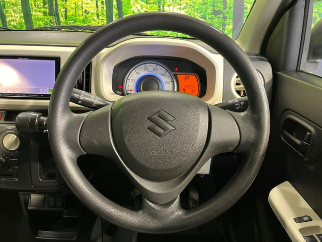 ステアリングも使用感が少なく、きれいな状態となっております♪