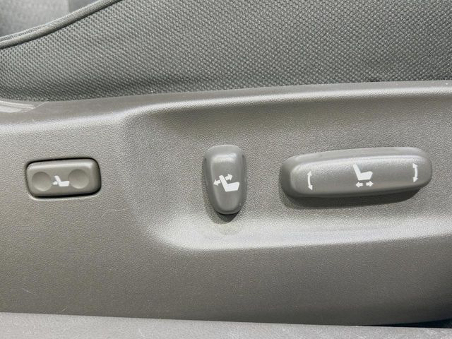 【パワーシート】スイッチ一つで簡単にシートの微調整が可能!電動だから力もいりません!快適なシートポジションにセットして、快適なドライブをお楽しみください。