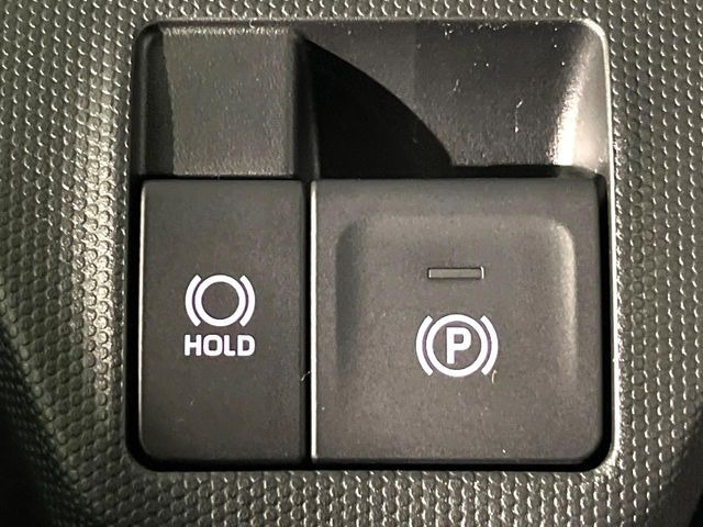 �y�I�[�g�u���[�L�z�[���h�z�M���҂���a�؂Œ�Ԏ��Ƀu���[�L���瑫�𗣂��Ă��A��~��Ԃ�ێ����Ă���܂��B�O�i����Ƃ��̓A�N�Z���𓥂߂Ύ����ŉ��������̂ň��S��X���^�]���y�ɂȂ�܂���