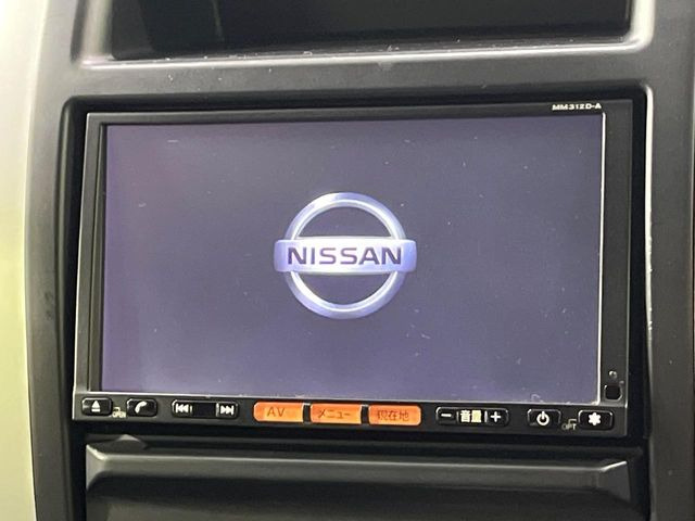 【純正ナビ】人気の純正ナビを装備しております。ナビの使いやすさはもちろん、オーディオ機能も充実!キャンプや旅行はもちろん、通勤や買い物など普段のドライブも楽しくなるはず♪