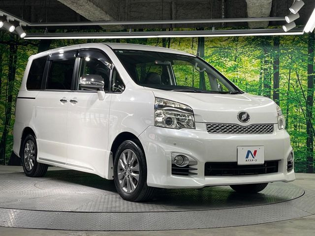 高透明度のガラス皮膜で撥水はもちろん、上質なツヤ・光沢を実現。紫外線や酸性雨から大切な愛車を保護し、色あせ・劣化を防止。「弾スプラッシュコート」、「弾プリミッサコート」からお選びいただけます。