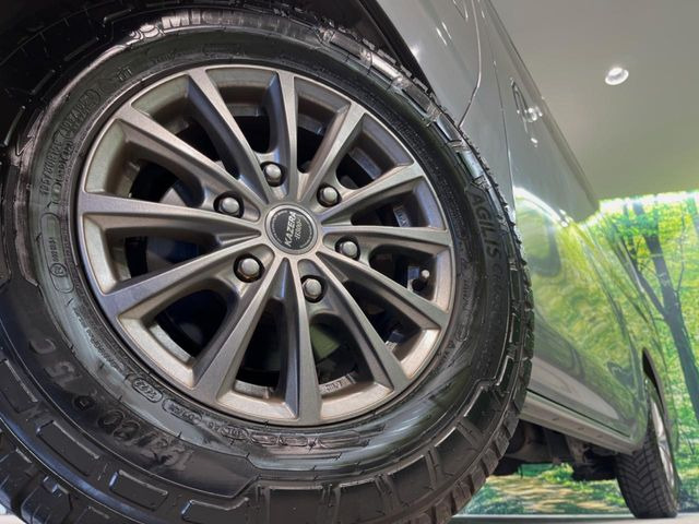 �y�A���~�z�C�[���z�O�ςɃ}�b�`�����A���~�z�C�[���𑕒����Ă���܂��B�e��A���~�z�C�[����A�X�^�b�h���X�^�C�����戵�����Ă���܂��B���񂲑��k����������