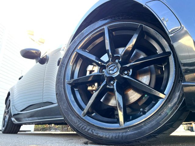 【純正17インチアルミホイール】外観にマッチした純正アルミホイールを装着しております。各種社外アルミホイールや、スタッドレスタイヤも取扱いしております。是非ご相談ください♪