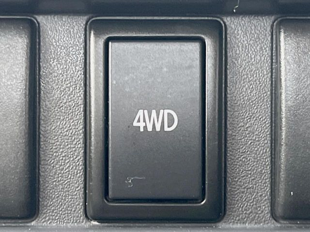 4WDのお車ですので、雪道でも安心です♪降雪地地域にお住まいの方以外にも、ウィンタースポーツが趣味の方や降雪地域へ帰省される機会がある方にもおすすめ!