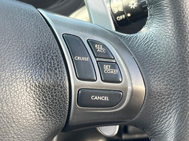 【クルーズコントロール】高速道路もラクラク走行。アクセルを離しても一定速度で走行ができ、長距離運転時の負担を軽減!加速・減速も簡単なスイッチ操作で調整できます。