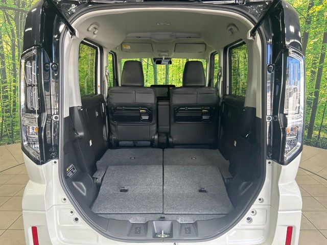 ���i�̂���������ʋ΁A���}���ɏ\���ȉ׎��X�y�[�X���m�ۂ��Ă���܂��B�Z�J���h�V�[�g��|���ƁA�傫�ȉו��̐ύڂ��\�ł���