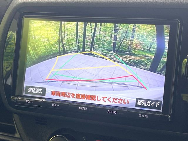 【バックカメラ】駐車時に後方がリアルタイム映像で確認できます。大型商業施設や立体駐車場での駐車時や、夜間のバック時に大活躍!運転スキルに関わらず、今や必須となった装備のひとつです!