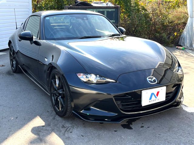 高透明度のガラス皮膜で撥水はもちろん、上質なツヤ・光沢を実現。紫外線や酸性雨から大切な愛車を保護し、色あせ・劣化を防止。「弾スプラッシュコート」、「弾プリミッサコート」からお選びいただけます。