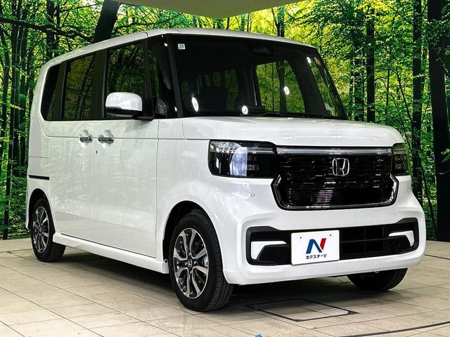 高透明度のガラス皮膜で撥水はもちろん、上質なツヤ・光沢を実現。紫外線や酸性雨から大切な愛車を保護し、色あせ・劣化を防止。「弾スプラッシュコート」、「弾プリミッサコート」からお選びいただけます。