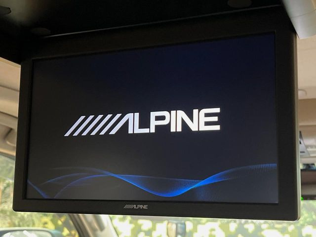 【フリップダウンモニター】大画面モニターで後席でもエンタメをお楽しみいただけます。小さなお子様にも大人気の装備です♪