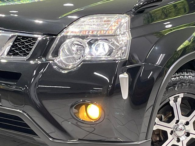 【HIDヘッドライト】非常に明るく前方を照らしてくれるので、悪天候や夜間の走行時も視界良好で安心してお乗りいただけます。