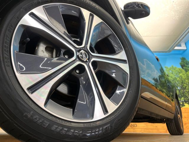 �y����17�C���`�A���~�z�C�[���z�O�ςɃ}�b�`���������A���~�z�C�[���𑕒����Ă���܂��B�e��ЊO�A���~�z�C�[����A�X�^�b�h���X�^�C�����戵�����Ă���܂��B���񂲑��k����������