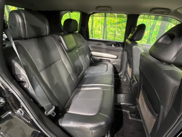 後部座席も気になるようなキズ・汚れやへたり等、大きなダメージはなく、良好な状態です。