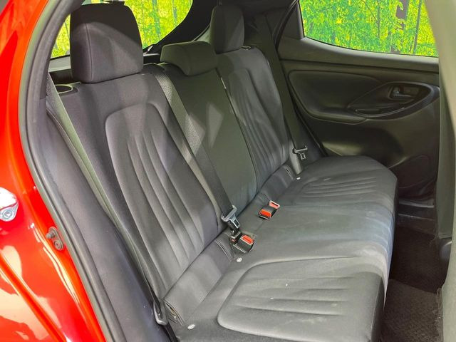 �R���p�N�g�J�[�ł����A�Z�J���h�V�[�g�͏\���ȍL����������K�ɂ���肢�������܂���V�[�g��|���đ傫�ȉו���ς񂾂�ƁA�p�r�̕����L��1��ł��B