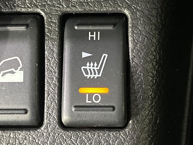 【前席+後席シートヒーター】寒い日に重宝するシートヒーターを後席にも装備!エアコンより早く温まってくれるので寒がりの人も安心ですね♪エアコンの温風は乾燥するから苦手、という方にもをおすすめです。