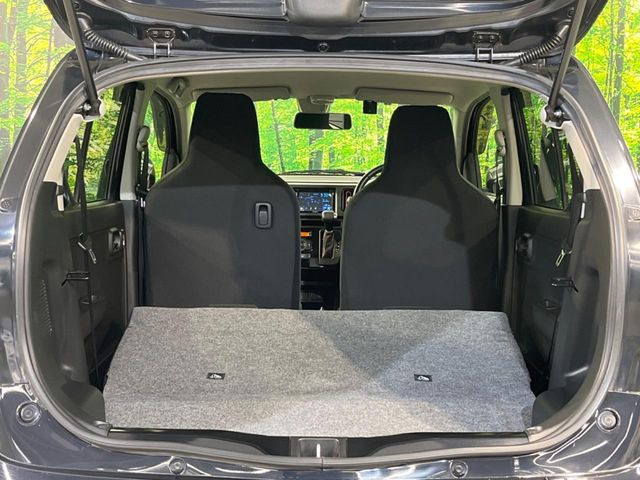 ���i�̂���������ʋ΁A���}���ɏ\���ȉ׎��X�y�[�X���m�ۂ��Ă���܂��B�Z�J���h�V�[�g��|���ƁA�傫�ȉו��̐ύڂ��\�ł���