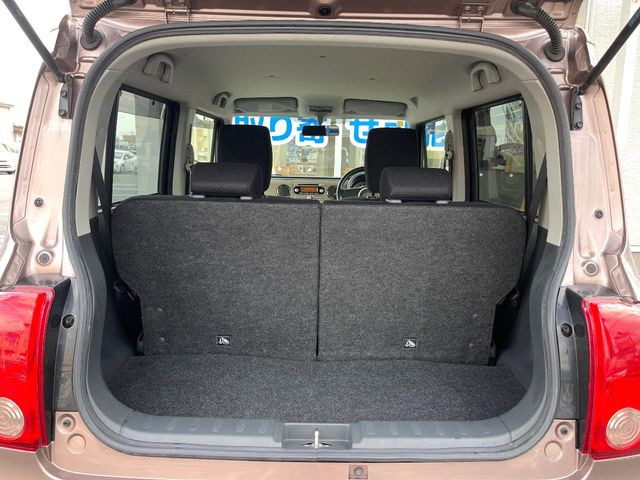 普段のお買い物や通勤、送迎等に十分な荷室スペースを確保しております。セカンドシートを倒すと、大きな荷物の積載も可能です♪