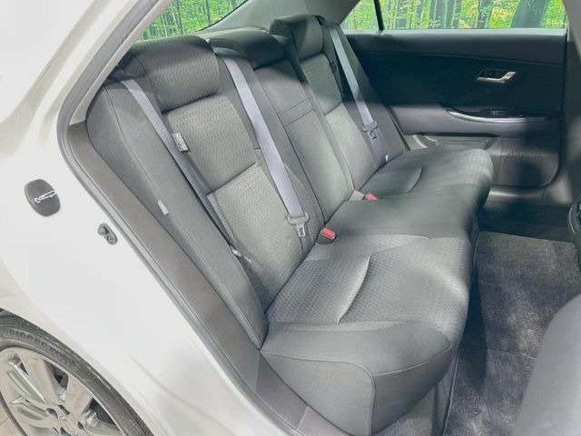 後部座席も気になるようなキズ・汚れやへたり等、大きなダメージはなく、良好な状態です。